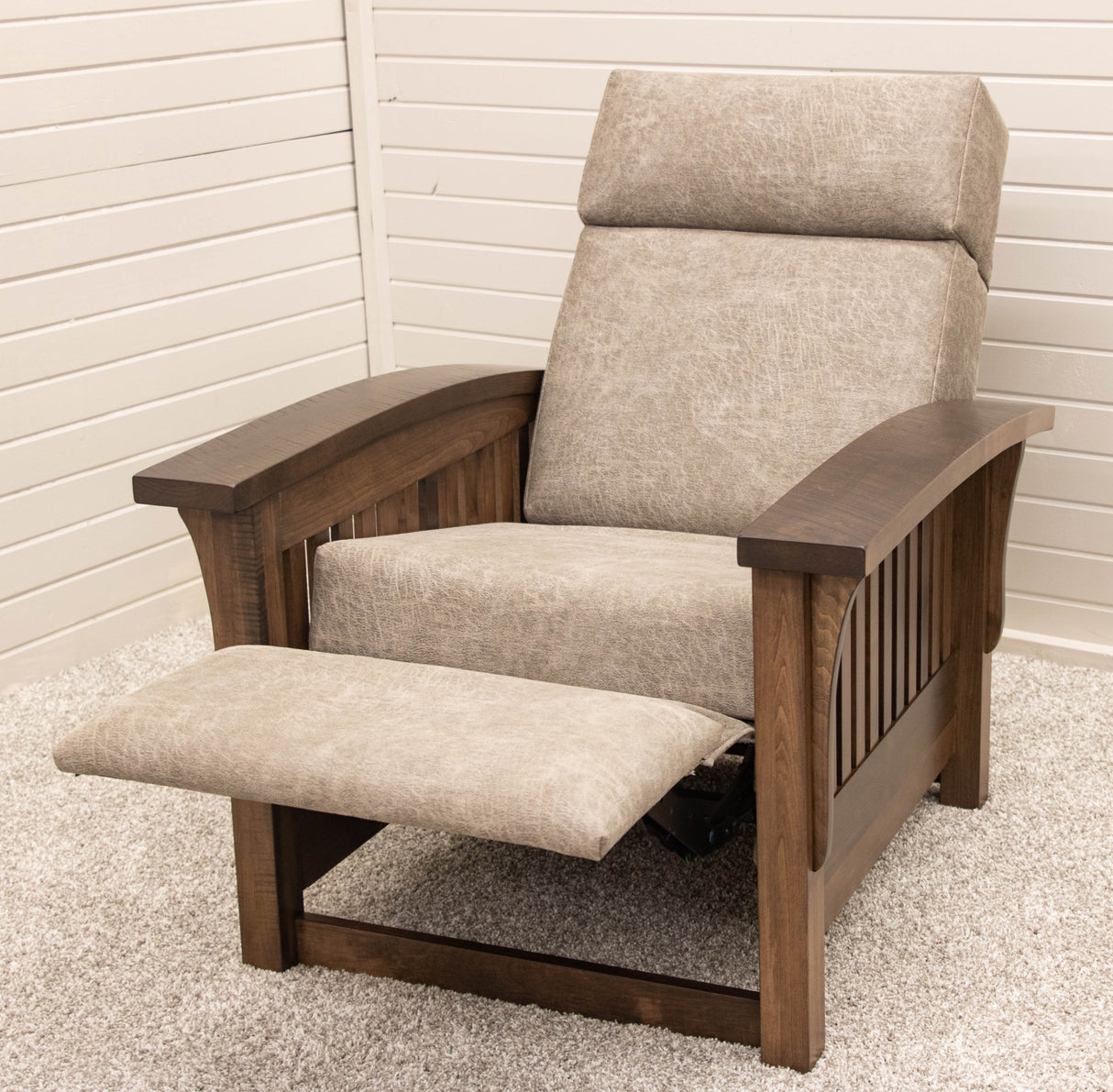 Mission Push Back Recliner with Wood Arms | RH-HC-22-61