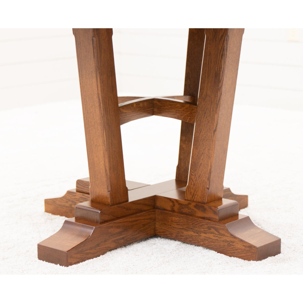 Alberta Quarter Sawn White Oak Wood Round Extending Dining Table | MC