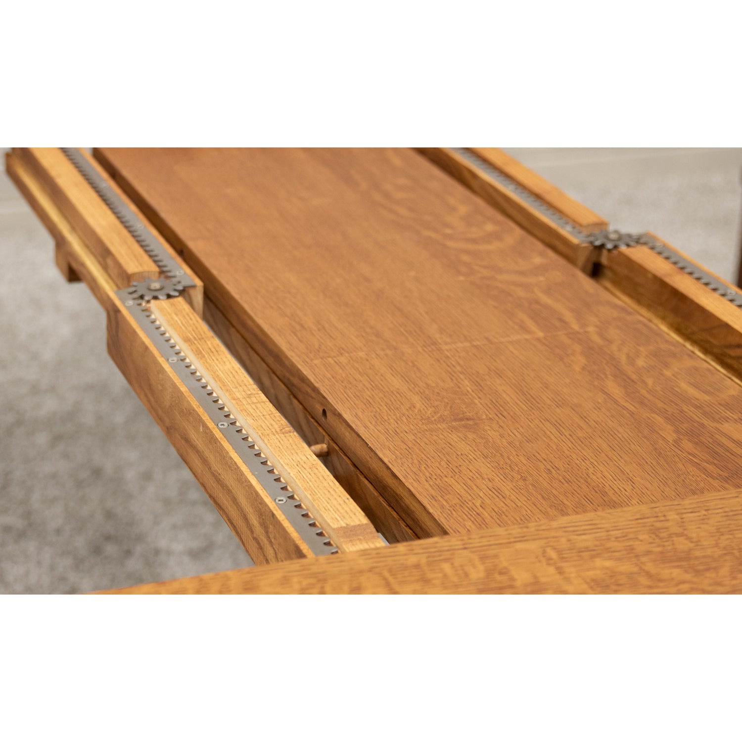 Lakeland Shaker Small Quarter Sawn White Oak Wood Extending Dining Table | MC