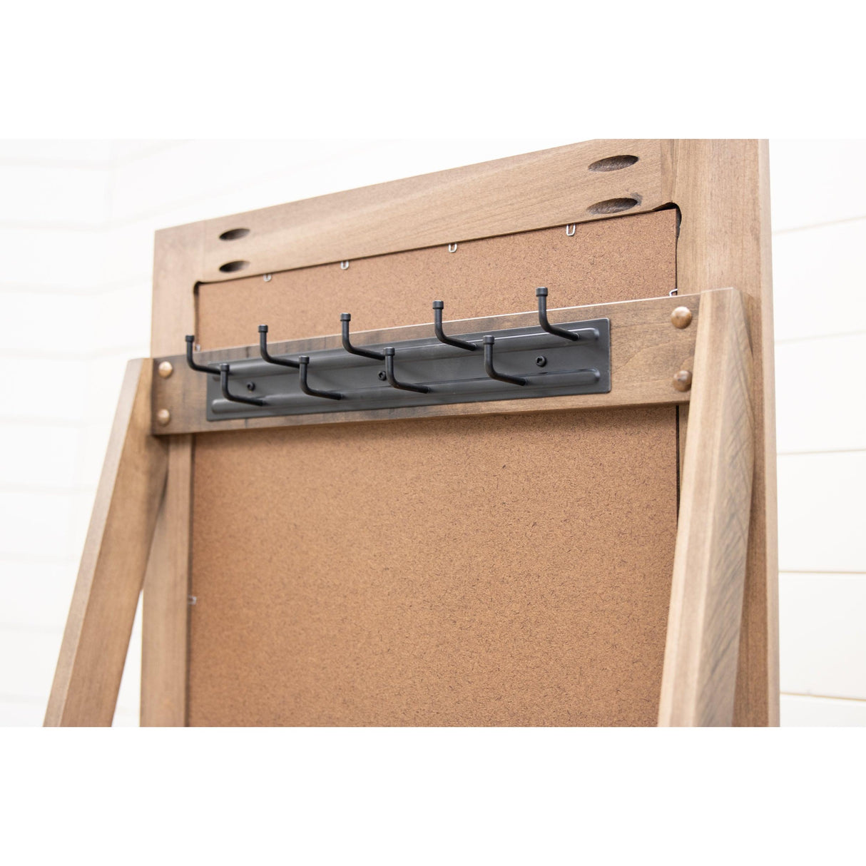 Revolving Shaker Storage Leaner